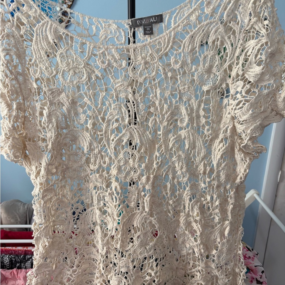Roz & Ali Cream Crochet Short Sleeve Blouse